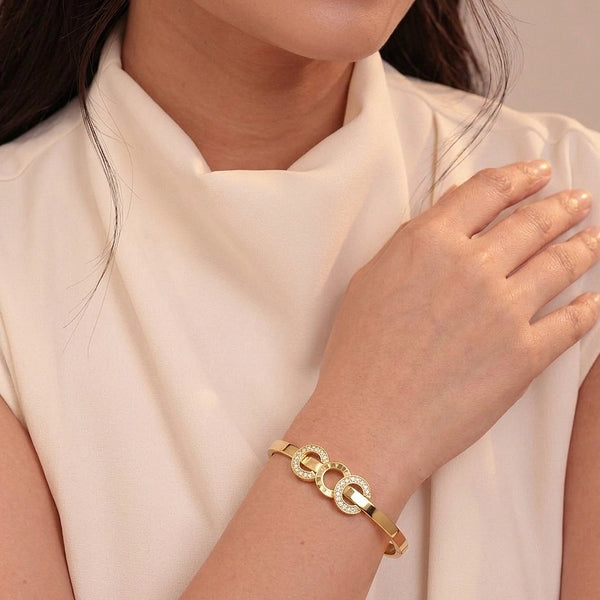 Calastara Interlocking Circle Gold Bracelet for Women